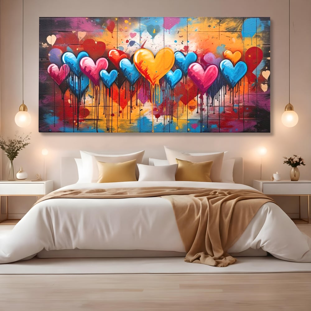 Tablou canvas cu tablou canvas cu inimi colorate, fara rama, pe sasiu de lemn, pe perete intr-un dormitor